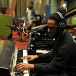 Behind the scenes pics from Robert Glasper in session on Jamie Cullum's show!